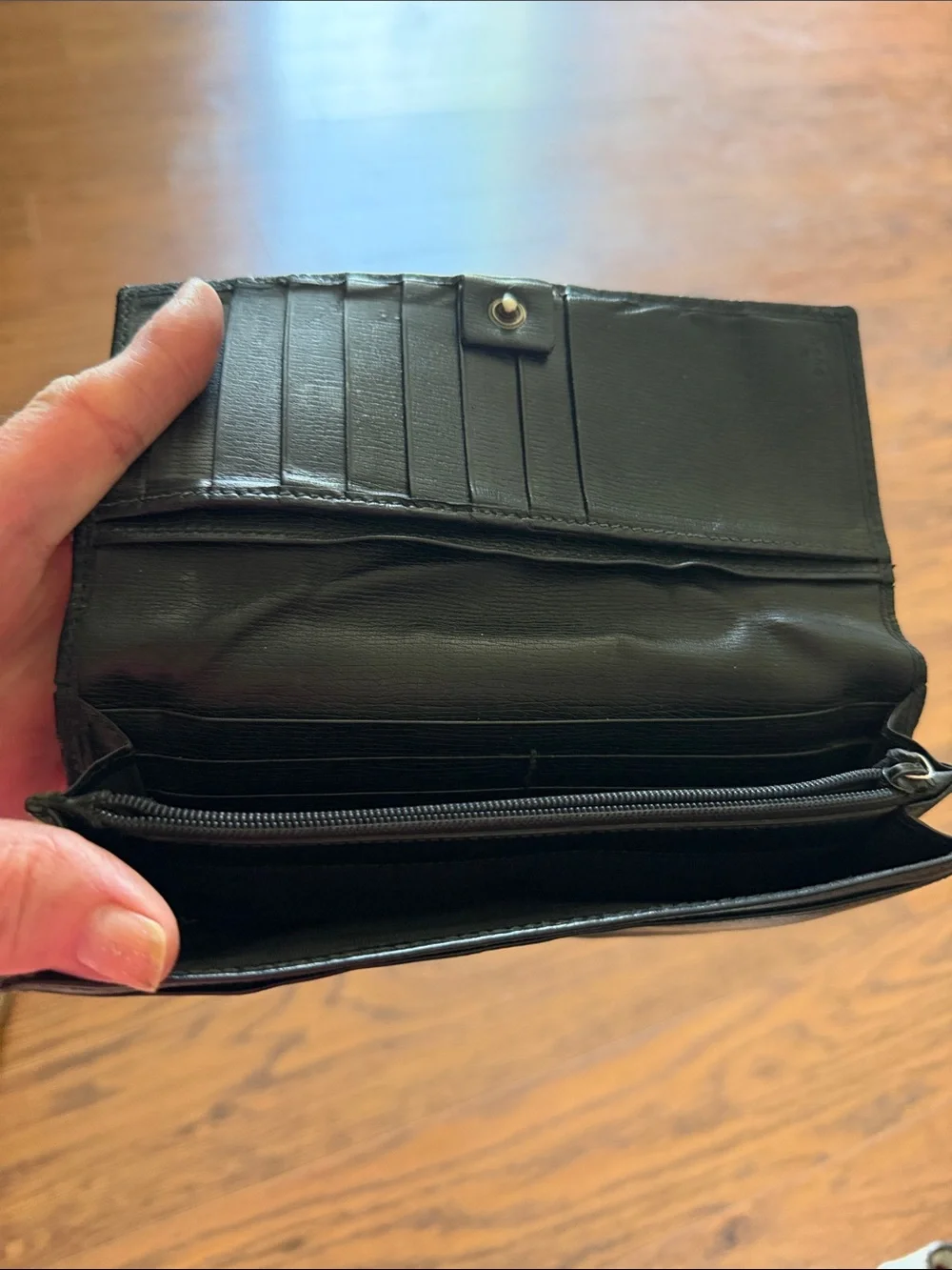 Vintage Gucci Black Leather Continental Wallet with Silver Interlocking G Accent - Picture 2 of 3